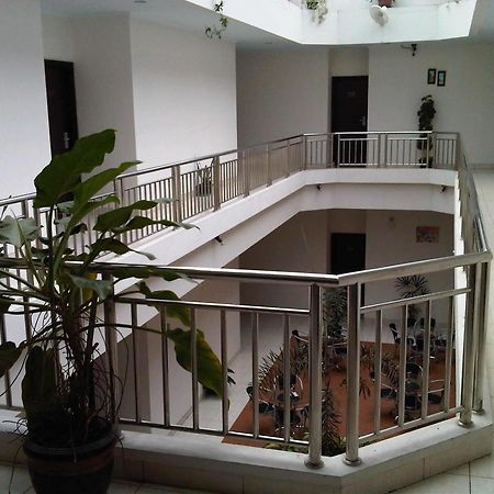 Hotel Lucky Inn Manado Exteriör bild