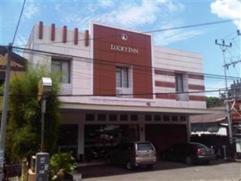Hotel Lucky Inn Manado Exteriör bild