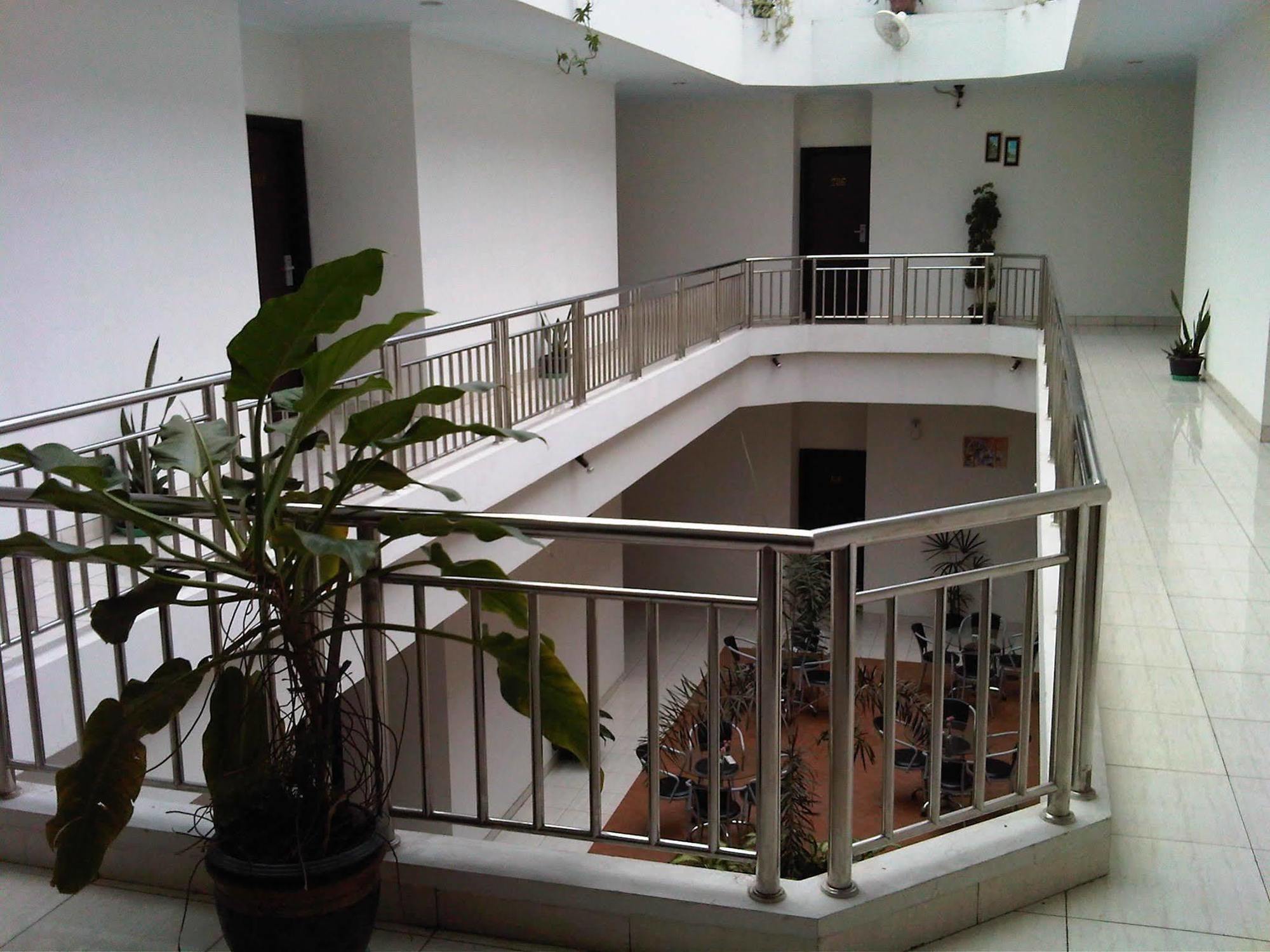 Hotel Lucky Inn Manado Exteriör bild
